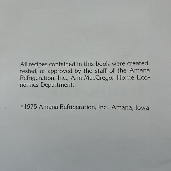 Vintage Amana Radarange Microwave Oven Cook Book 1975 First Edition Hardcover - Picture 3 of 13